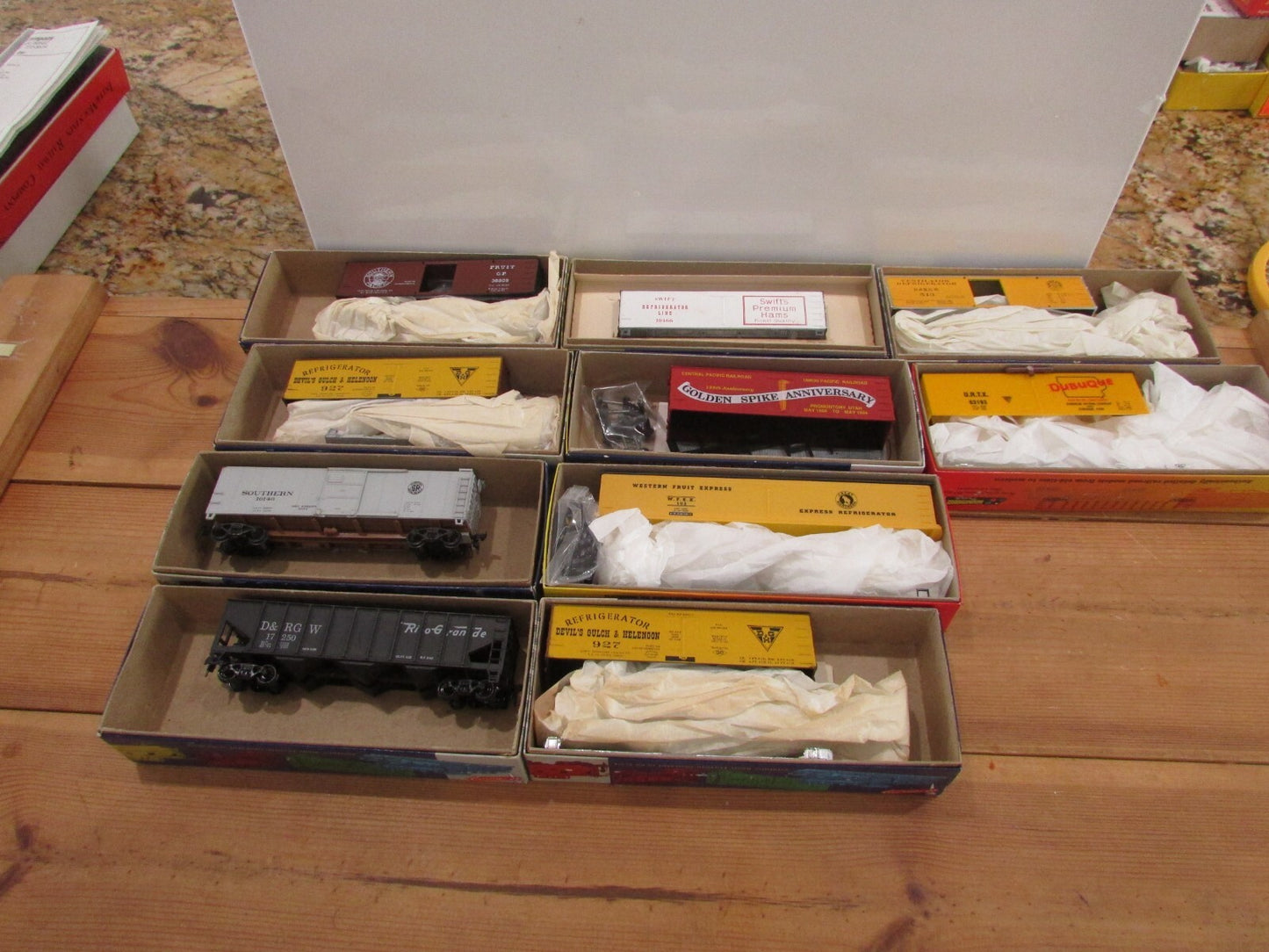 HO Scale Roundhouse Assorted Freight Cars Kits (10) Lot#1992