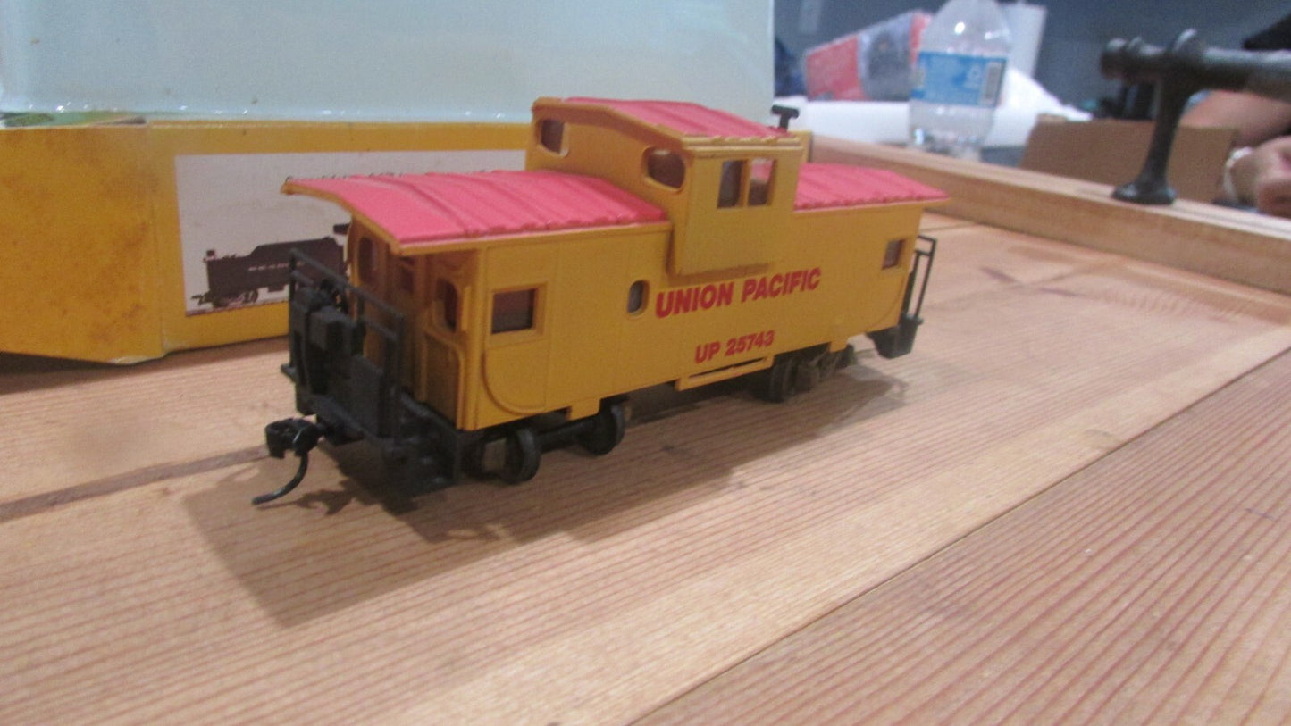 HO Scale (4) Assorted Freight Car Union Pacific LOT#0287