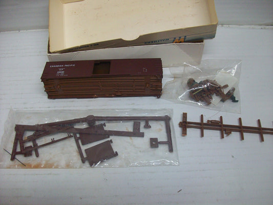   HO Scale Walthers  932-2270 40 DS Wood Box w ARA Steel Ends " CP"