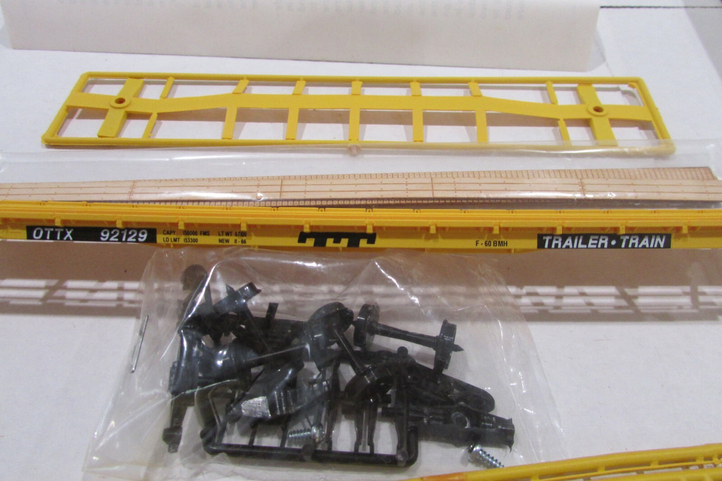 HO Scale InterMountain 41401-9 60' Wood Deck Flat Car Trailer Train Lot#4881
