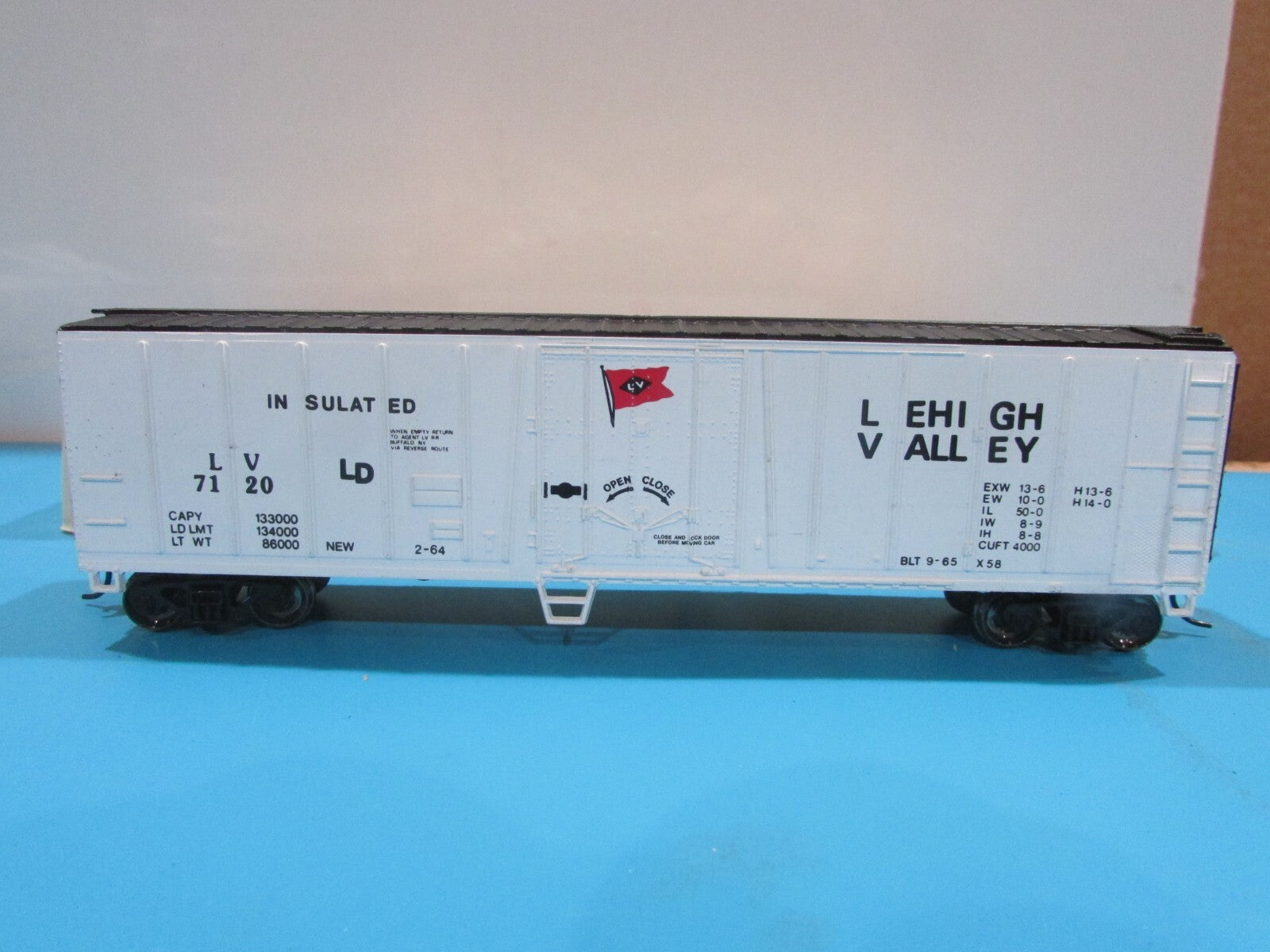 HO Scale Bachmann 17927 50' Steel Reefer Lehigh Valley Lot#0854