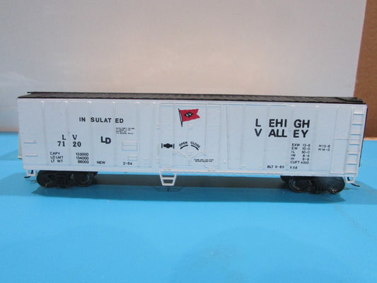 HO Scale Bachmann 17927 50' Steel Reefer Lehigh Valley Lot#0854