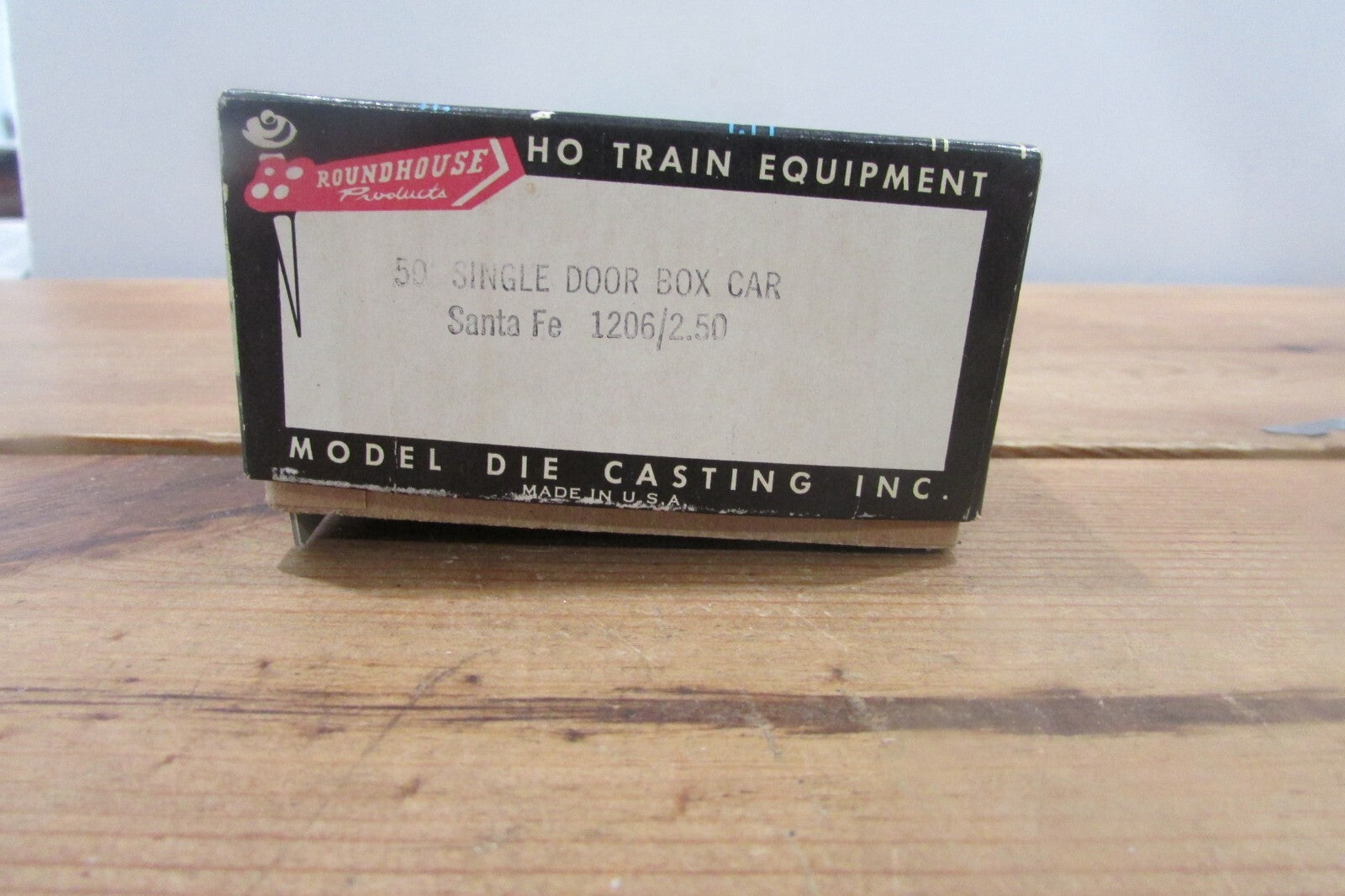 HO Scale RoundHouse 1206 50' Single Door Box Car Santa Fe RH4375