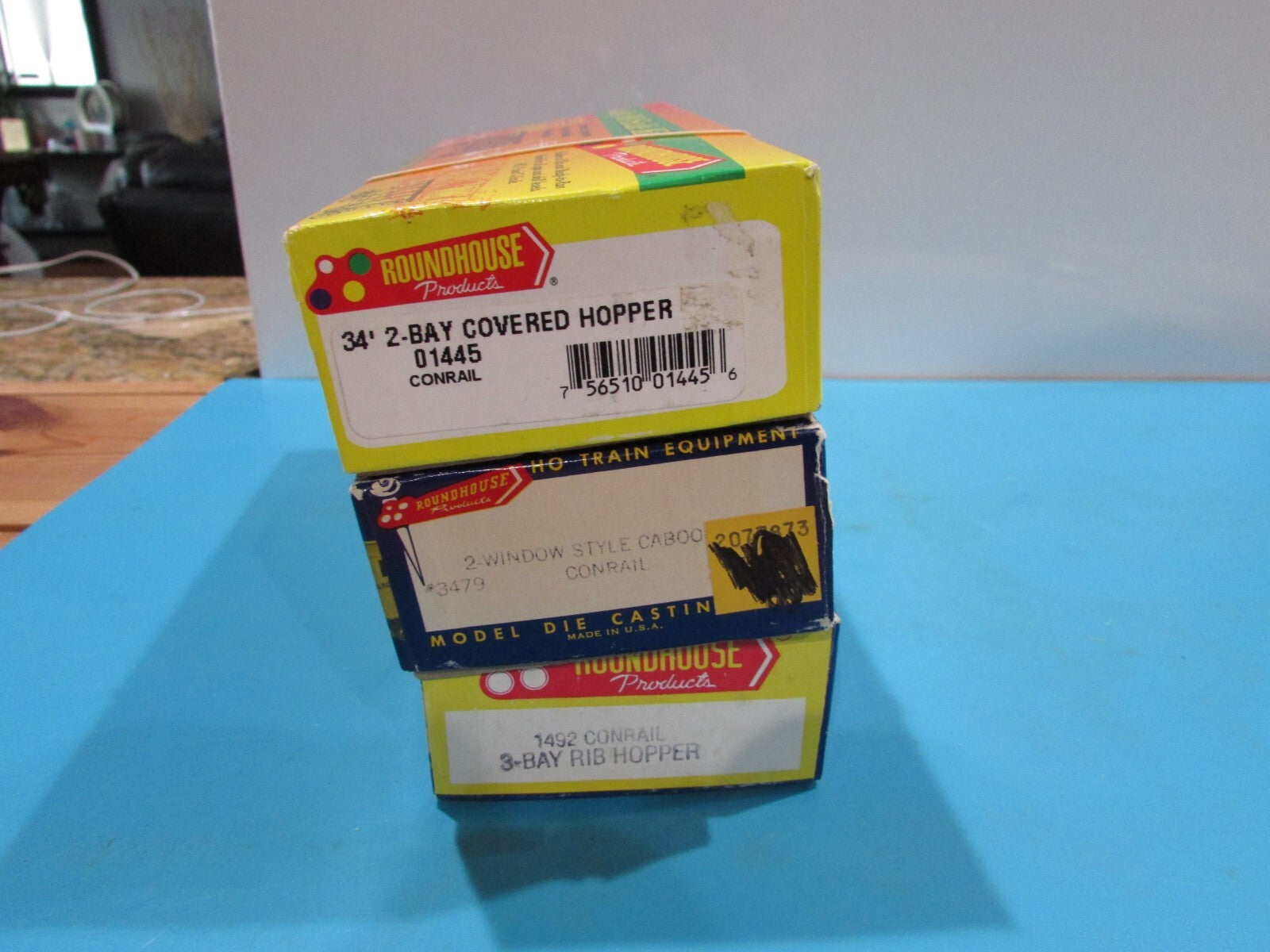 HO Scale RoundHouse (3Cars) Assorted Freight Cars CONRAIL Lot#1578