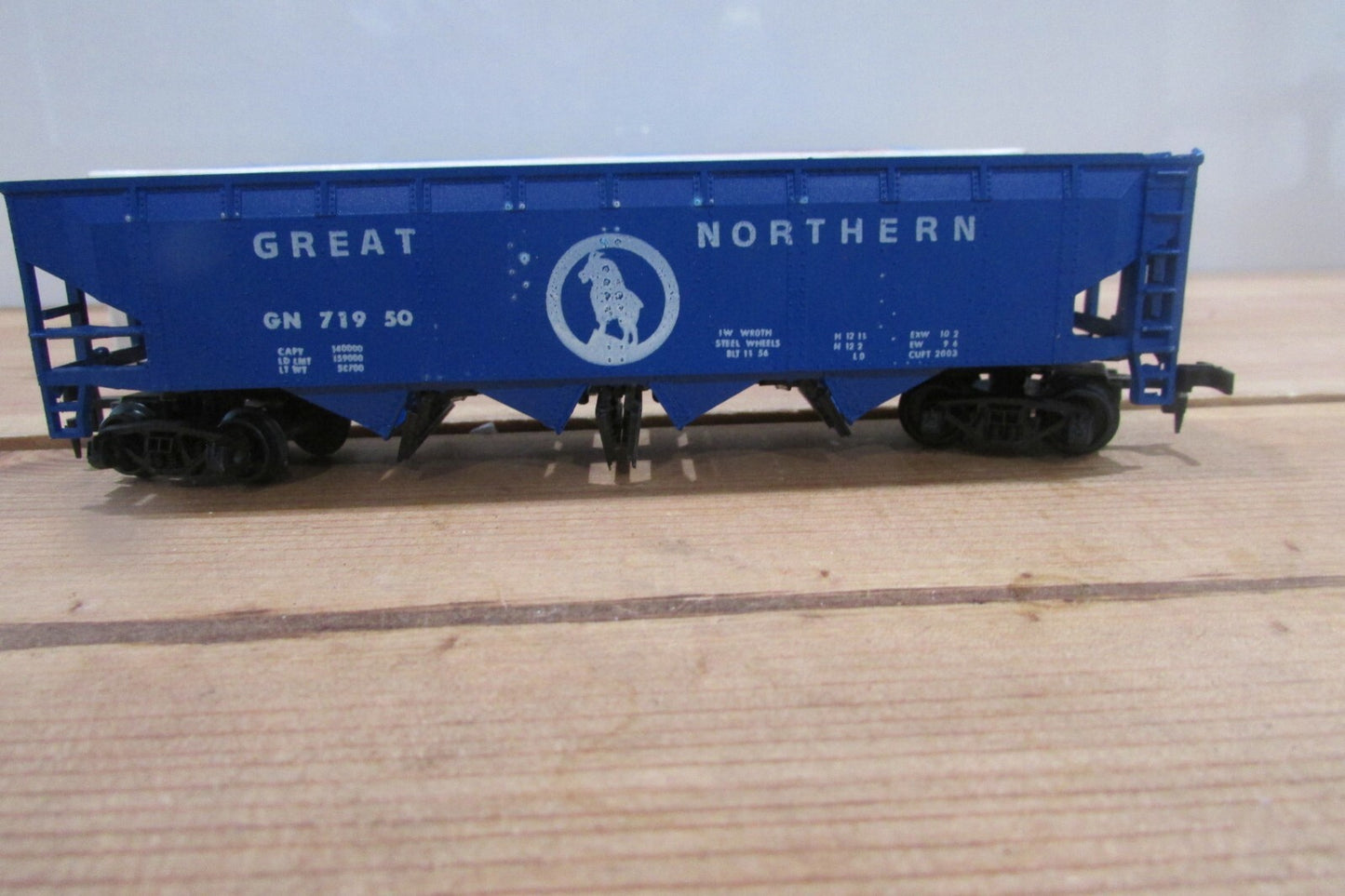 HO Scale Model Power Great Northern Hopper Car #71950 Lot#0371