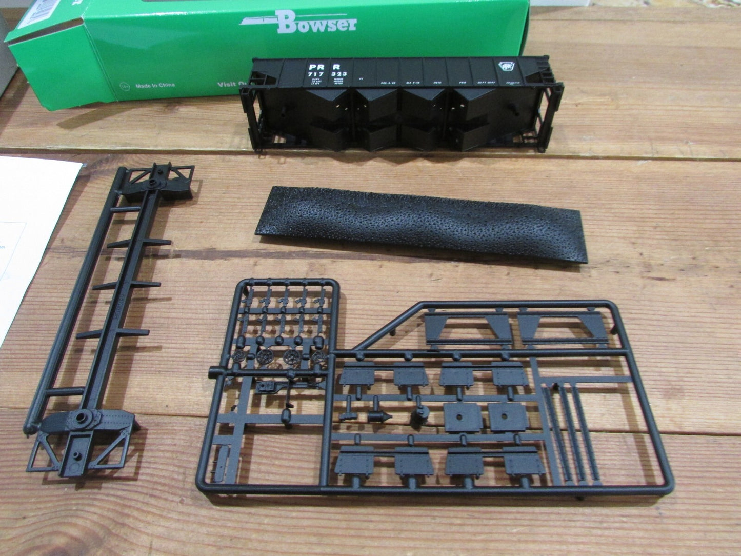 Ho Scale Bowser 60035 H-21A 4Bay Hopper #717323 Pennsylvania R.R.