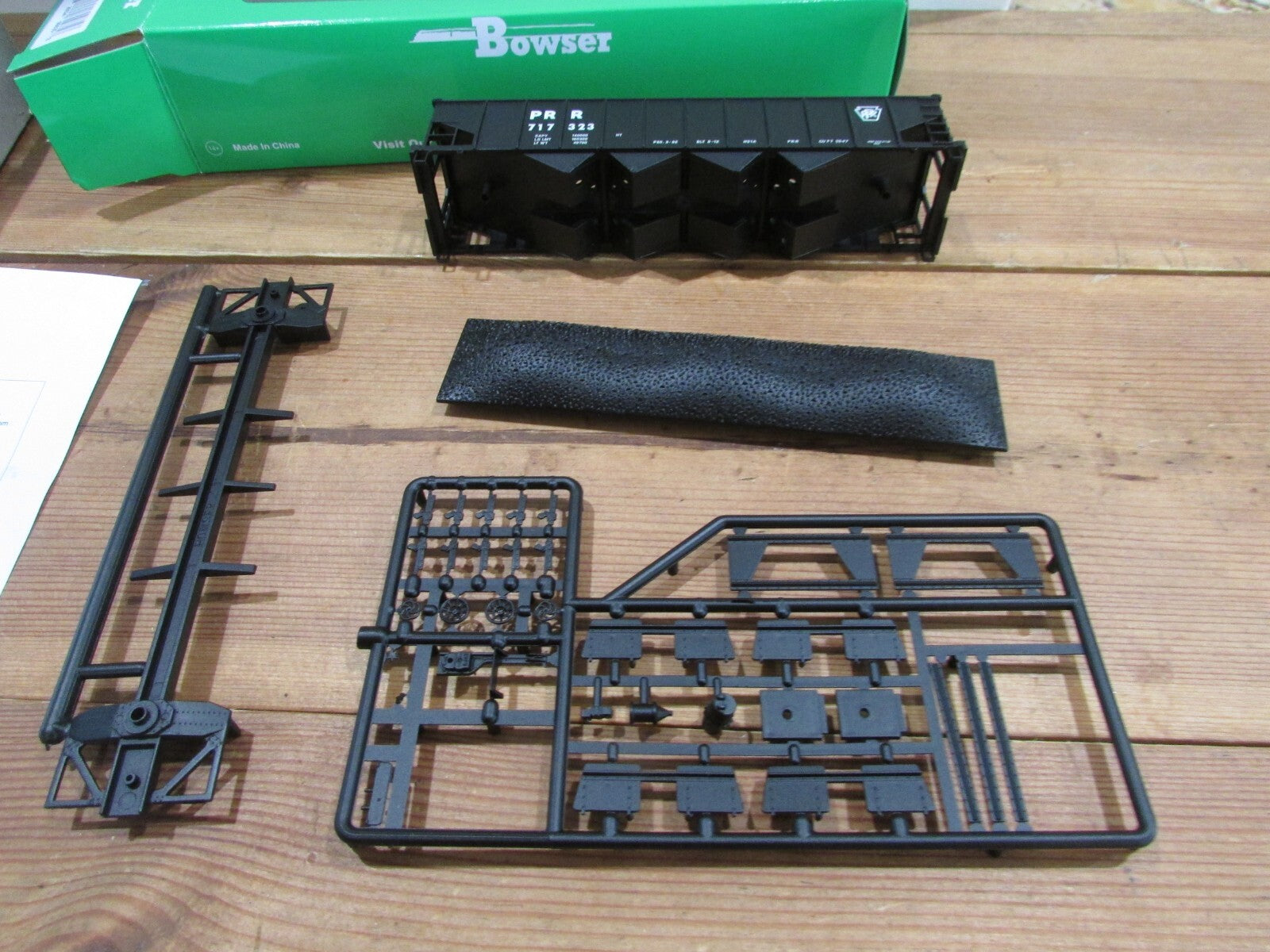 Ho Scale Bowser 60035 H-21A 4Bay Hopper #717323 Pennsylvania R.R.