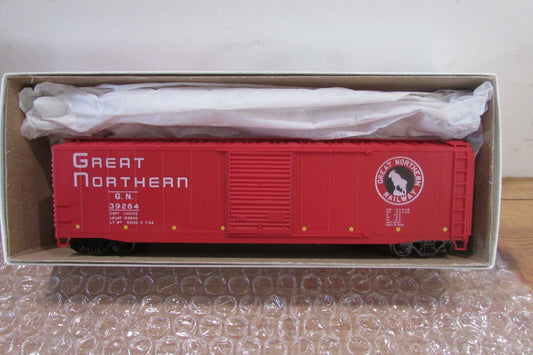 HO Scale Accurail  5034 Great Northern 50' Riveted AAR BoxCar Lot#3757