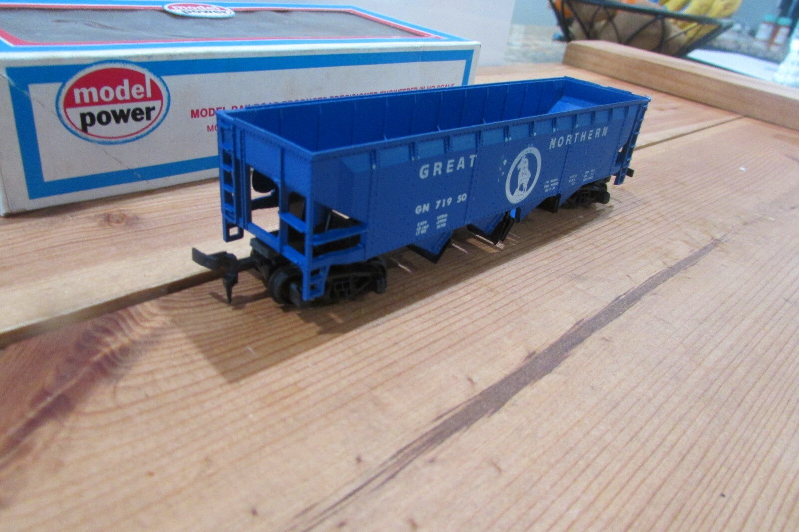 HO Scale Model Power Great Northern Hopper Car #71950 Lot#0371