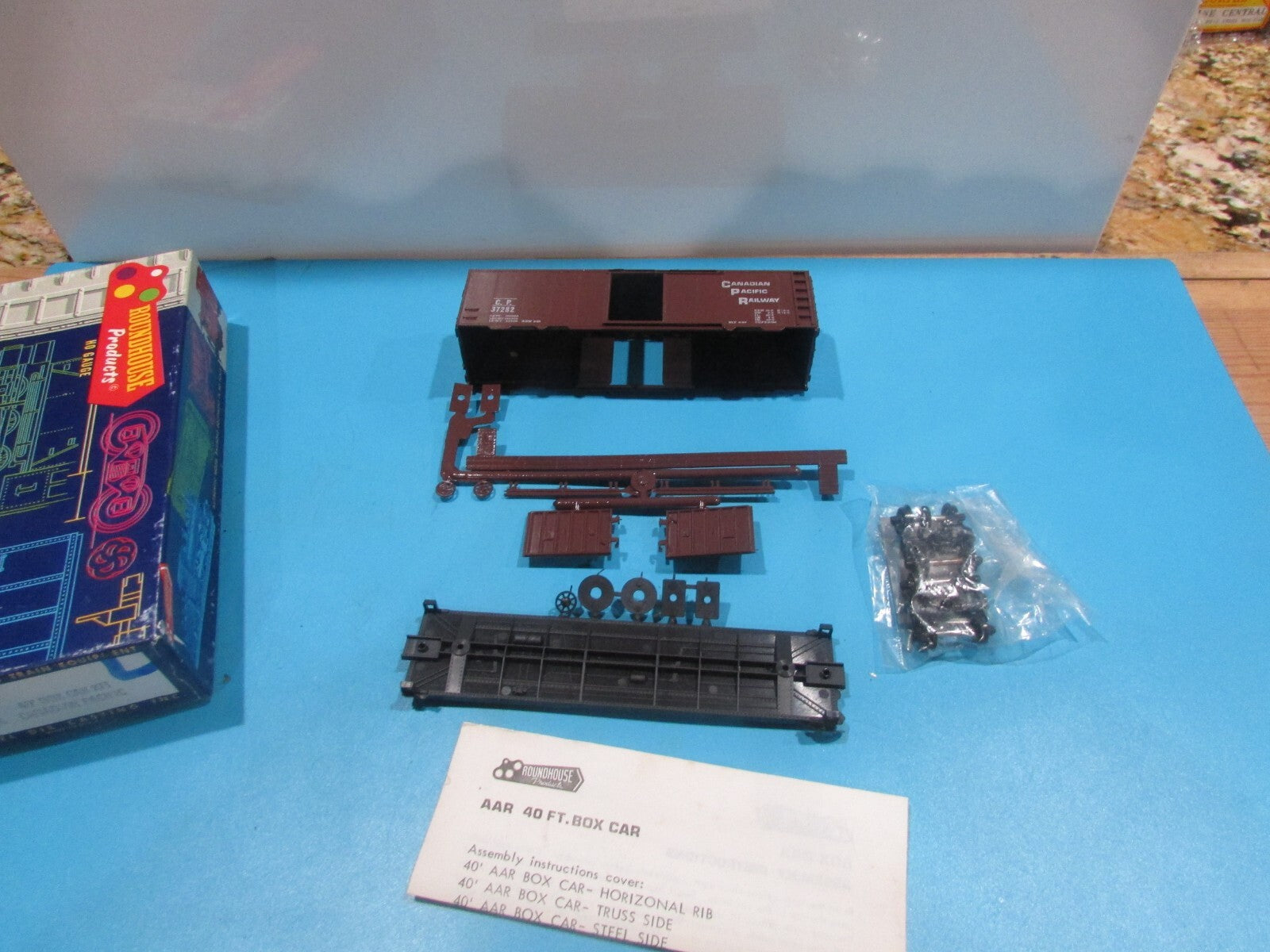 HO Scale RoundHouse 1056 40' Box Car Kit Canadian Pacific Railway RH4326