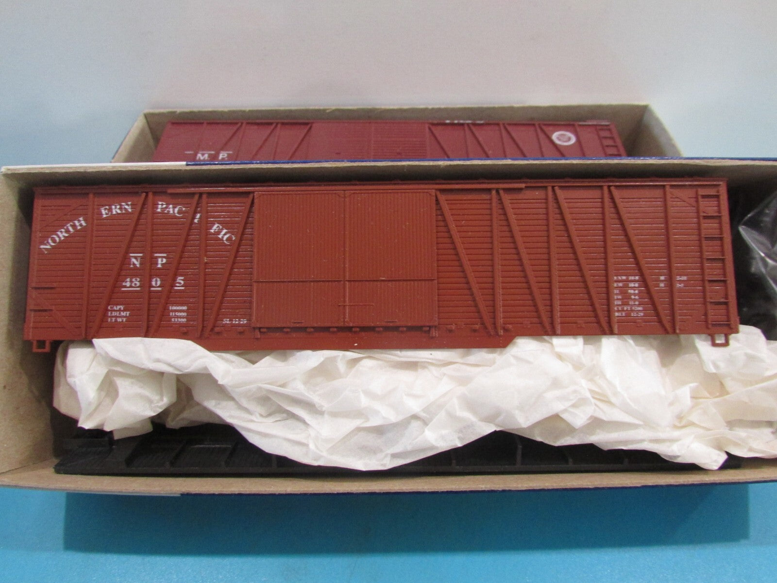 HO Scale Roundhouse (3) Assorted 50' Freight Cars Lot#2425