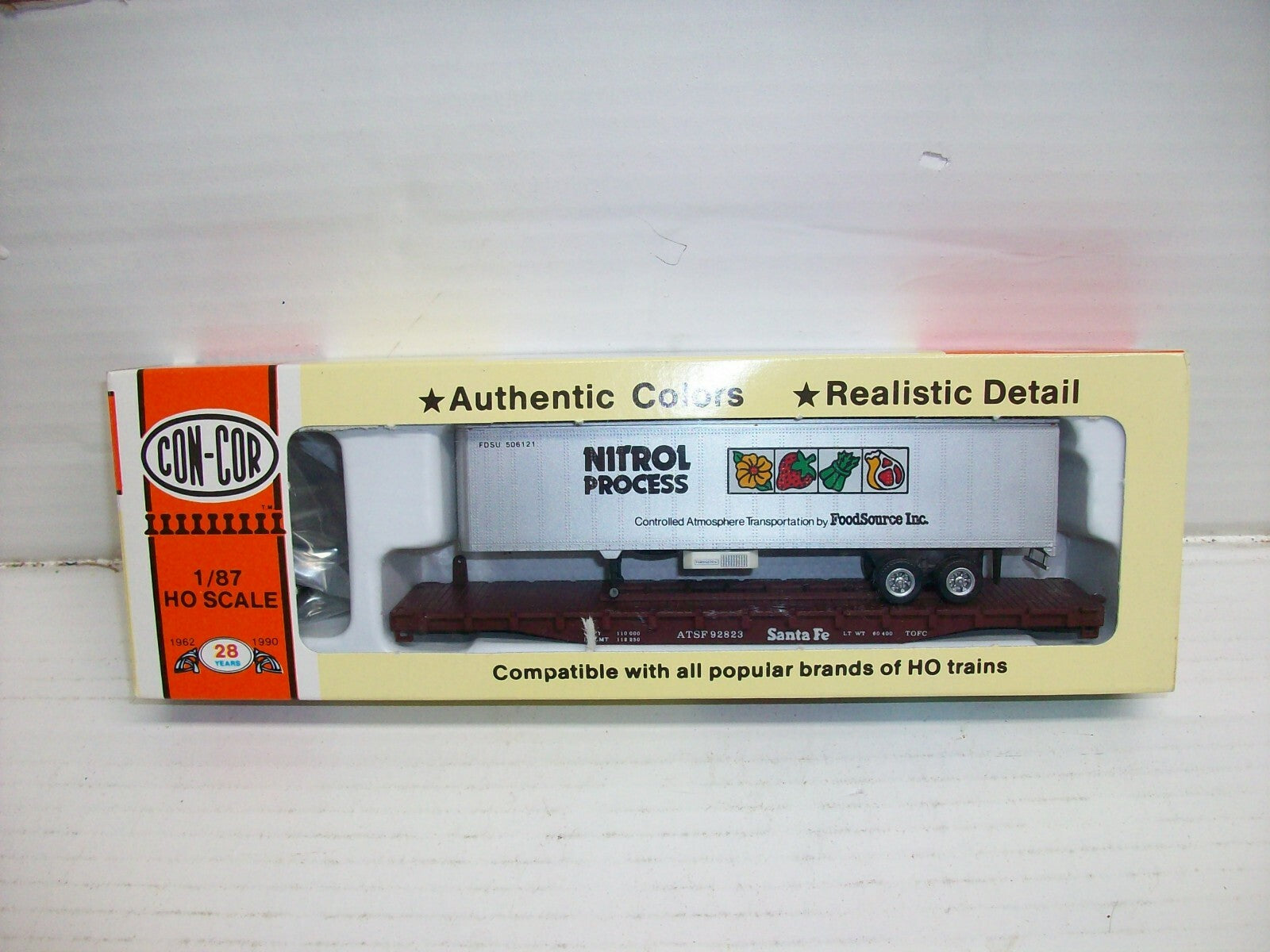Ho Scale  Con-Cor 0001-009167 45' Nitrol Process Trailer on Santa Fe Flatcar Kit