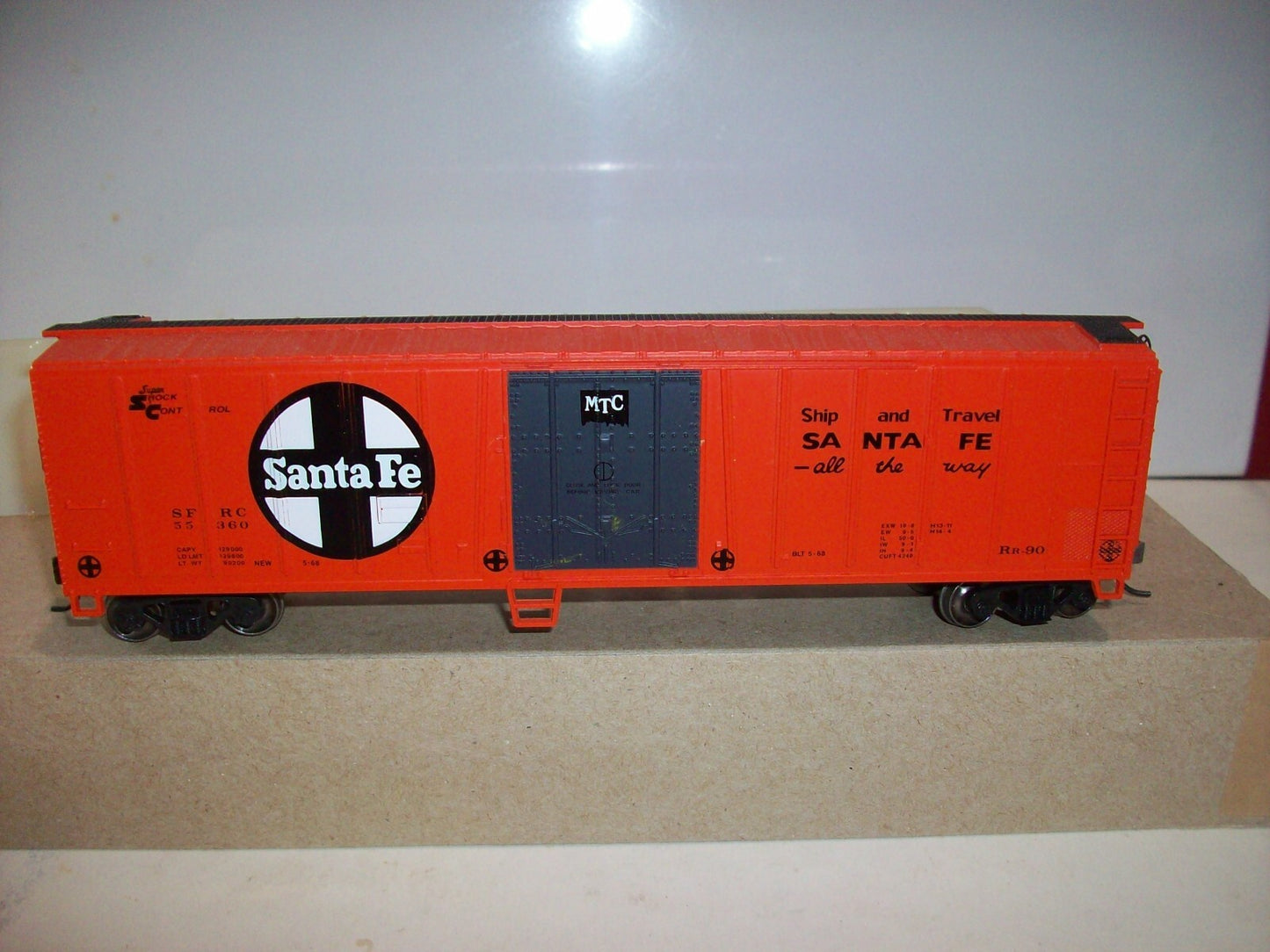 HO Scale Bachmann 50' Steel Reefer Car "Santa Fe" Lot#0455
