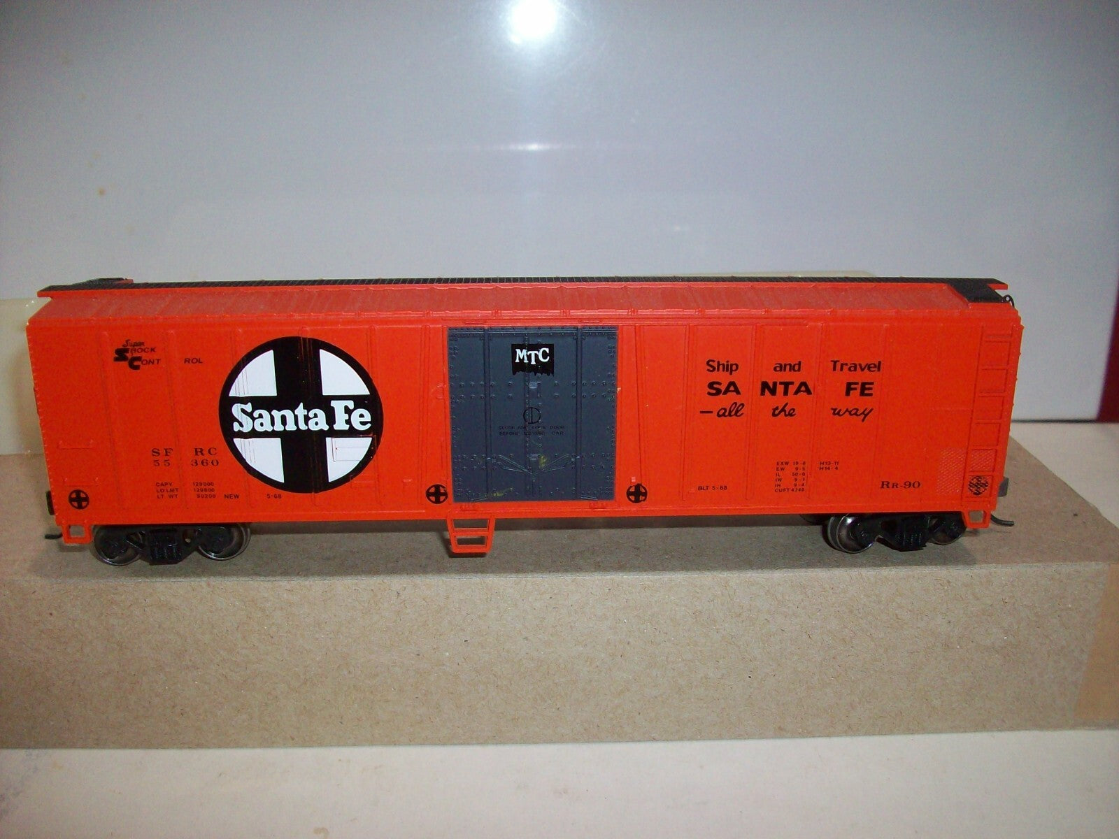 HO Scale Bachmann 50' Steel Reefer Car "Santa Fe" Lot#0455