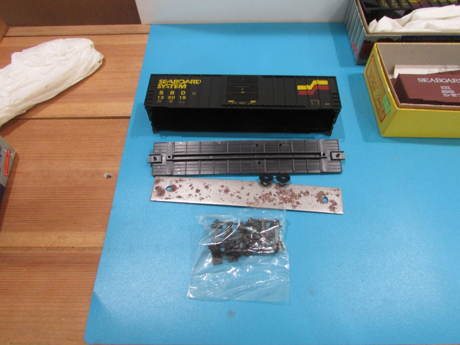 HO Scale (4) Assorted Freight Cars Kits Seaboard Lot#1017