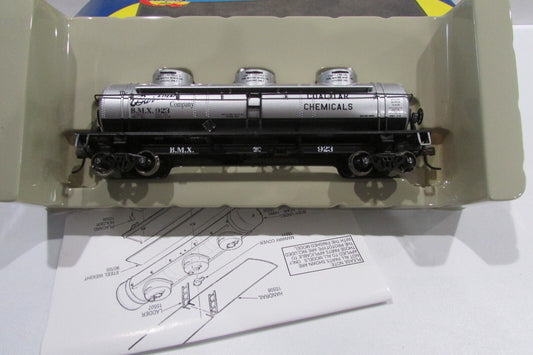 HO Scale Athearn 73679 Tiple Dome Tank Car #923 Barrett Company