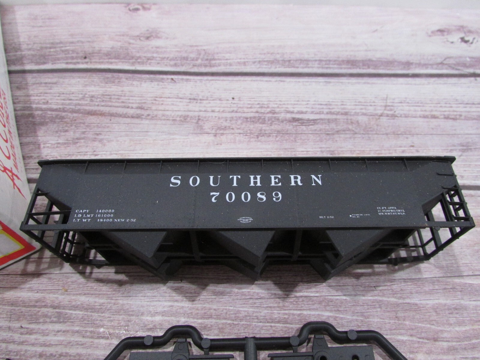 HO Scale  Accurail 7541 AAR Tiple Bay Hopper Kit Southern #70089