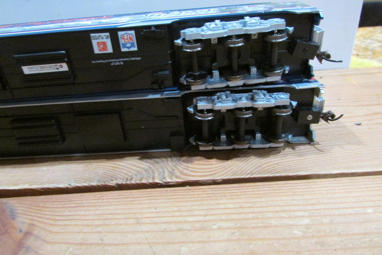 HO Scale Bachmann (2)  Hawthorne Village Patriot's Passenger Cars Lot#4135