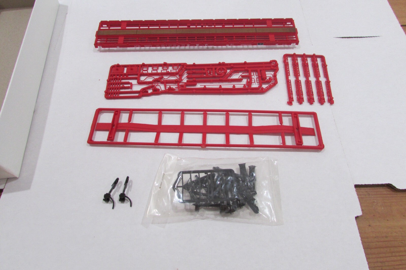 HO Scale InterMountain 41403-10 60' Wood Deck Flat Car ATSF Super Shock Lot#4883