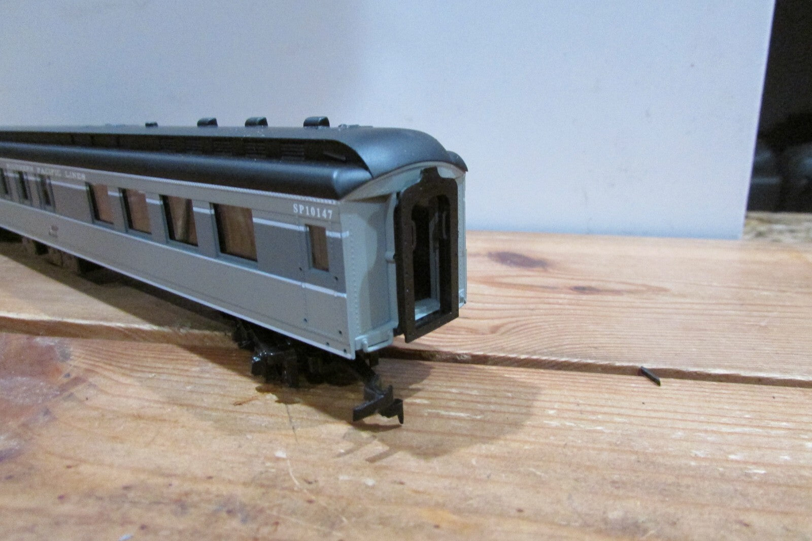 HO Scale IHC 49663 Southern Pacific Lark Heavyweight Diner Car #10147 Lot#3623