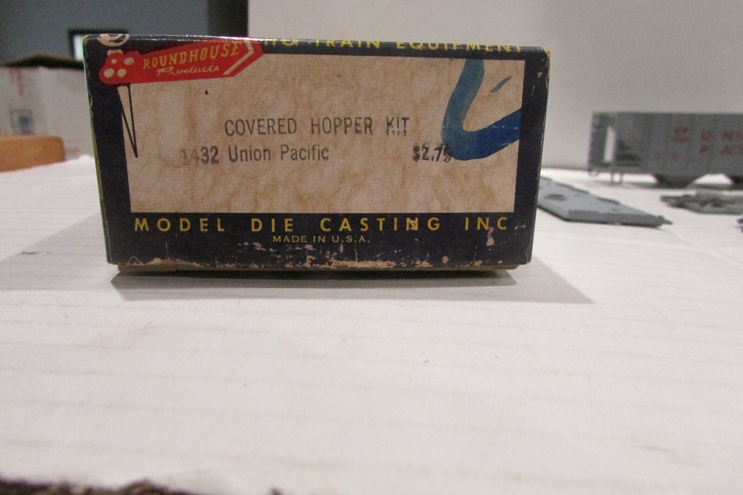 HO Scale RoundHouse 1432 Covered Hopper Kit Union Pacific RH4303