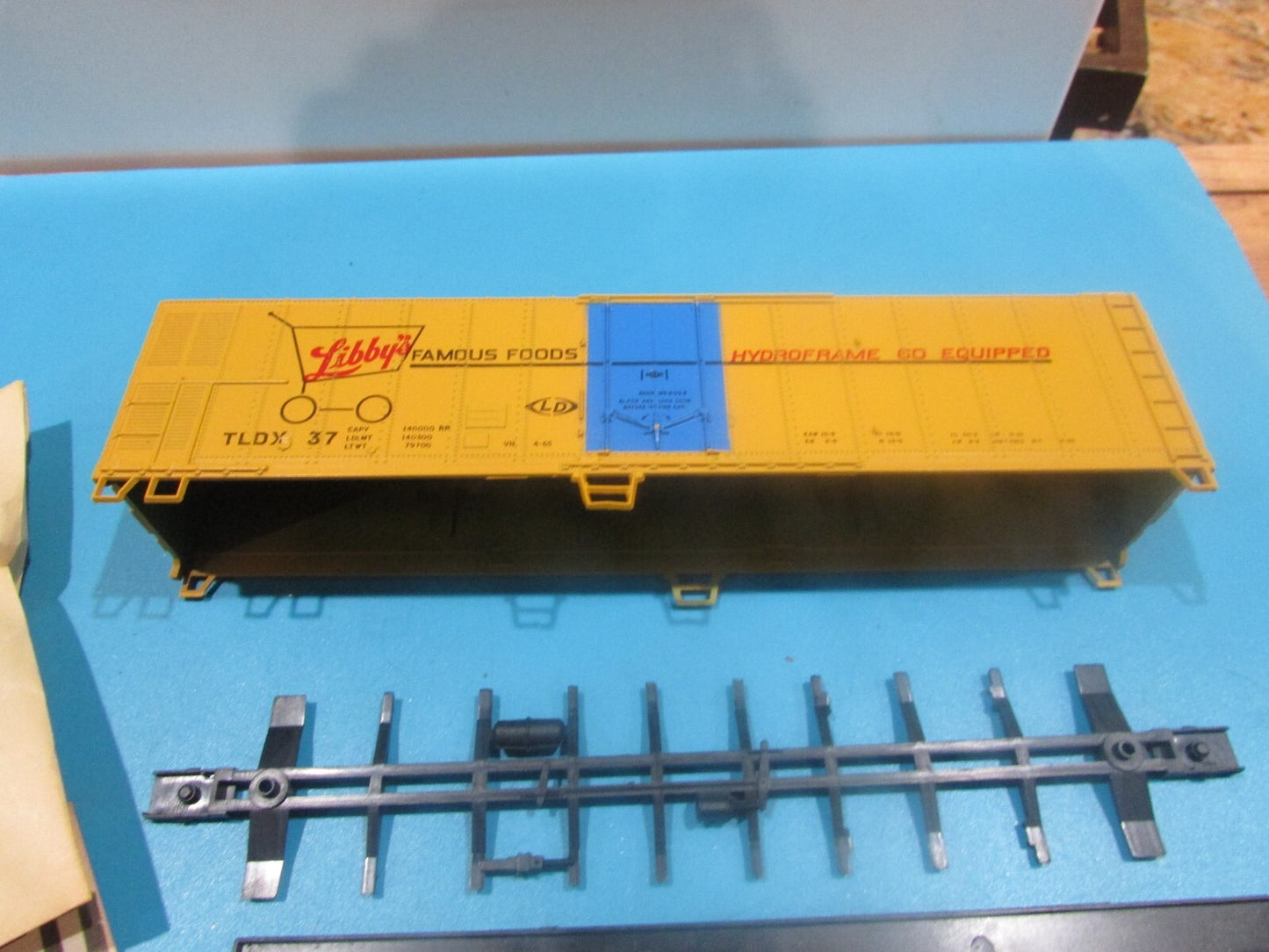 HO Scale Athearn 1625 50ft Mechanical Reefer Libby Famous Foods