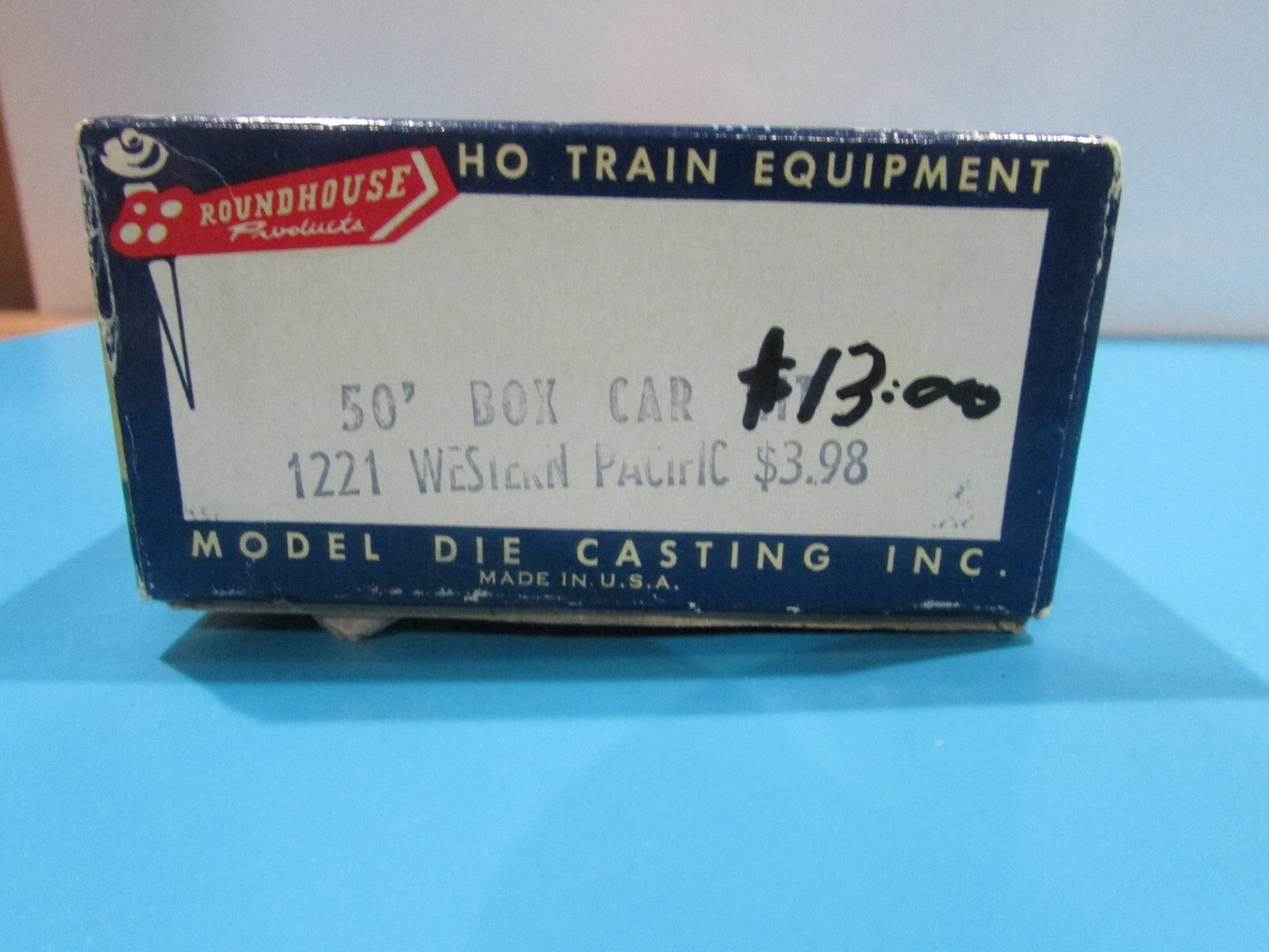 HO Scale RoundHouse 50' BoxCar Western Pacific  RH4328