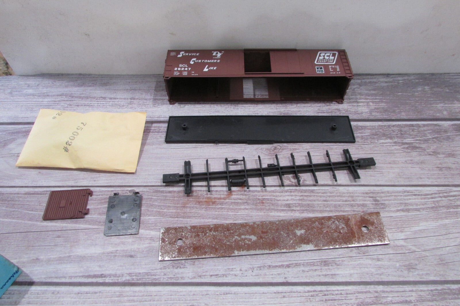 HO Scale Athearn/Rail-Runner 155 Seaboard Coast Line 50' Box Car Kit