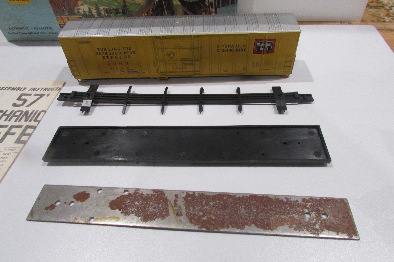 HO Scale Athearn 5464 B.R.E.X. CB&Q  57ft Mechanical Reefer Kit Car