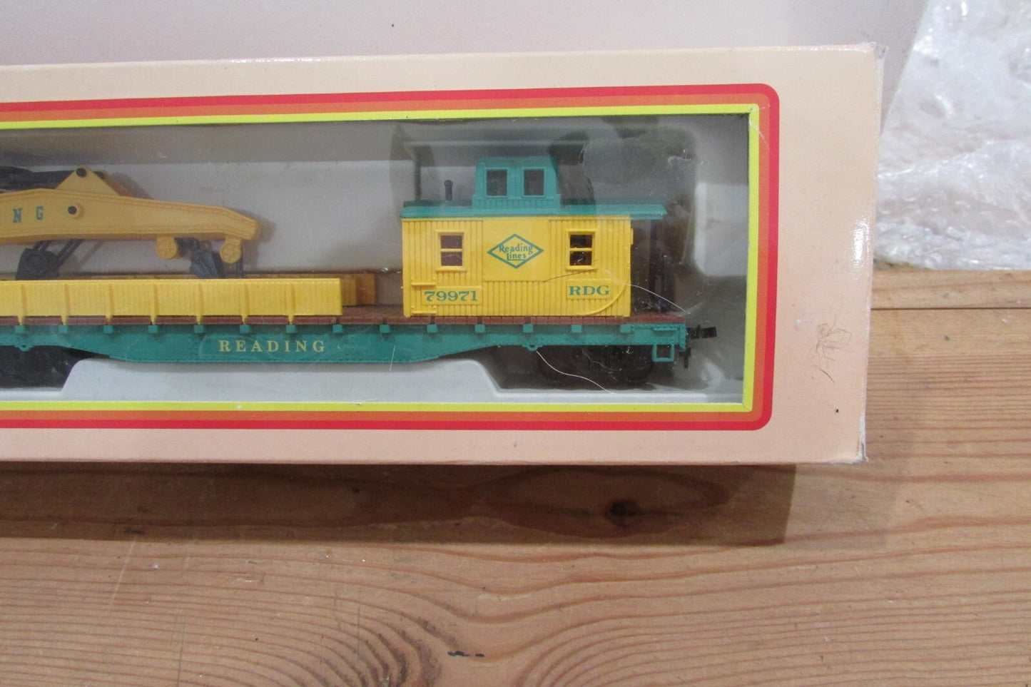 Ho Scale IHC Premier Series  Amtrak Crane Car w/ Boom Tender Reading Lot#2940