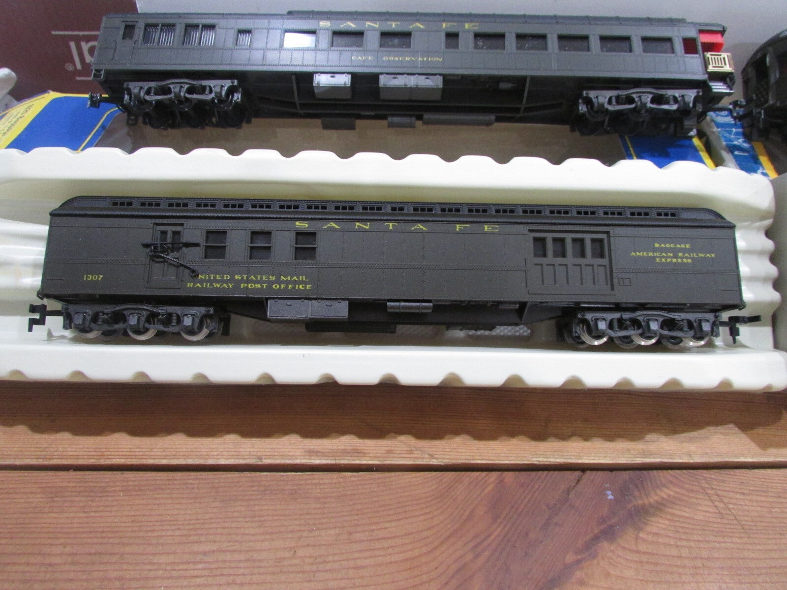 HO Scale AHM/Rivarossi (4) Santa Fe Assorted Passenger Cars  Lot#3558