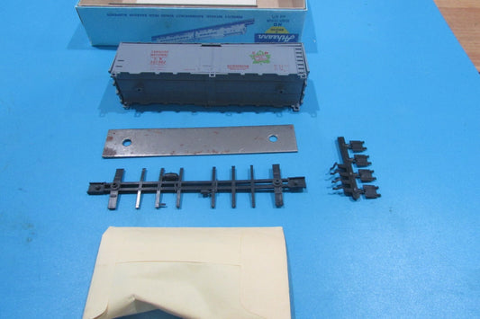 HO Scale Athearn 1604 Canadian National Refrigerator Car  #207902 Kit