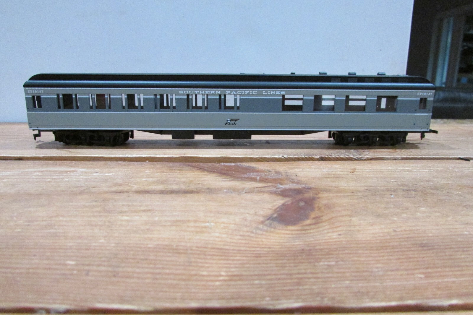 HO Scale IHC 49663 Southern Pacific Lark Heavyweight Diner Car #10147 Lot#3623