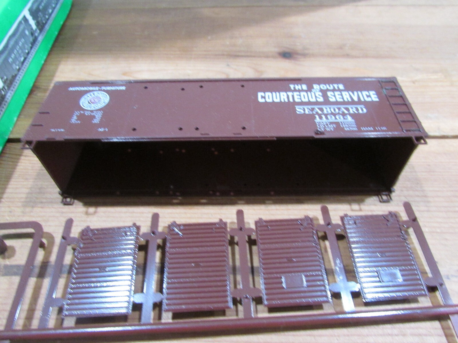 Ho Scale Bowser 55353 40' Round Flush Roof DD Box Car SAL #11964