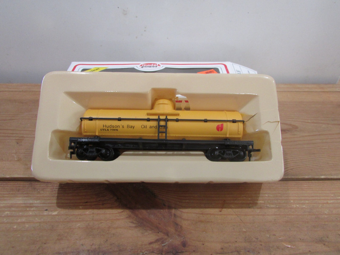 HO Scale Model Power 8104 40' Chemical Tank Car Hudson Bay