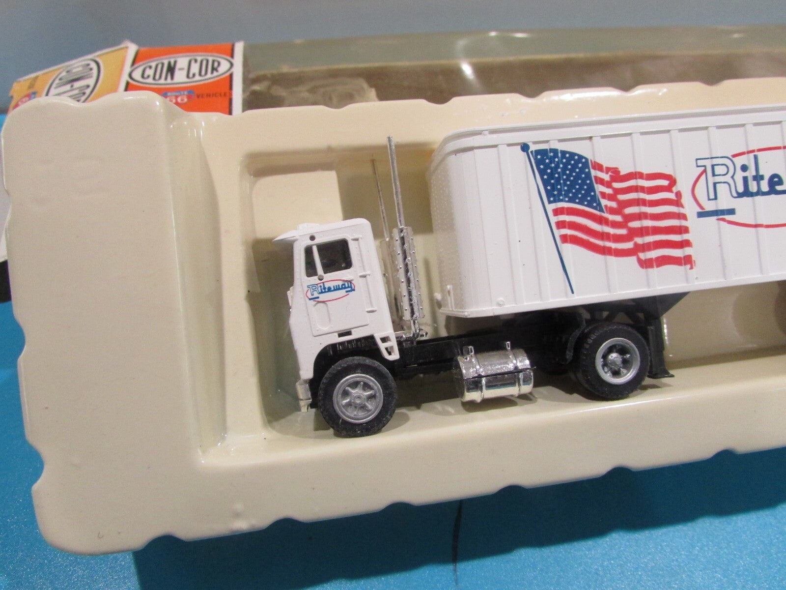 HO Scale Con-Cor Tractor + 27' Twin Trailer Rite Way Truck  Lot#1758