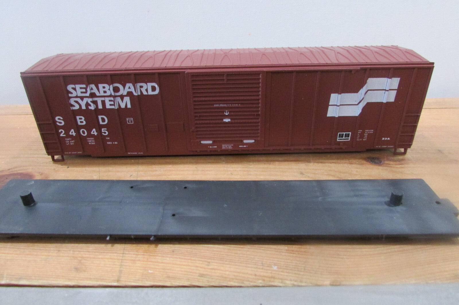 HO Scale Roundhouse 1965 50' Box Car Kit Seaboard System  RH4309