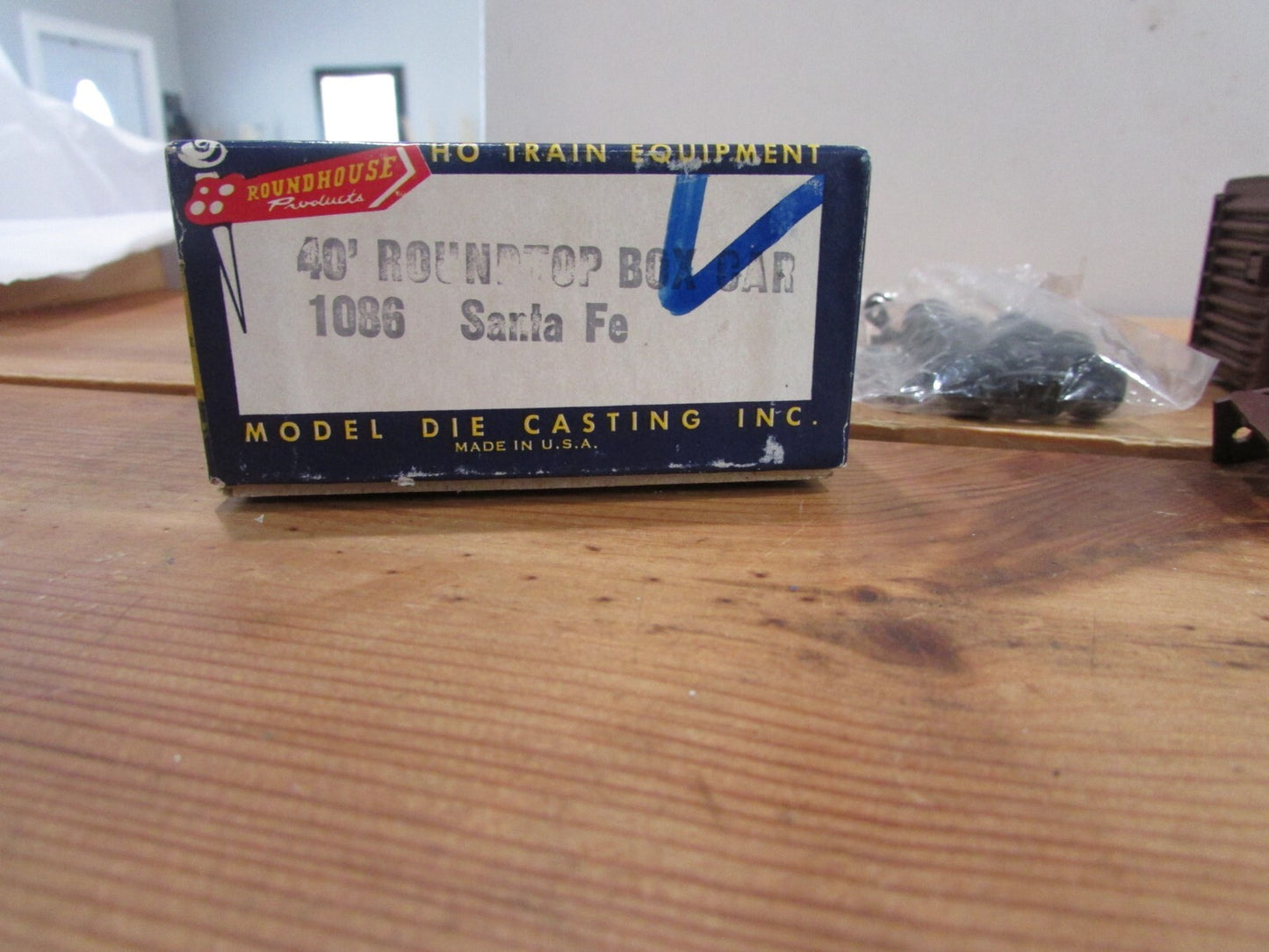 HO Scale RoundHouse 1086 40' Roundtop BoxCar Santa Fe Kit RH4344