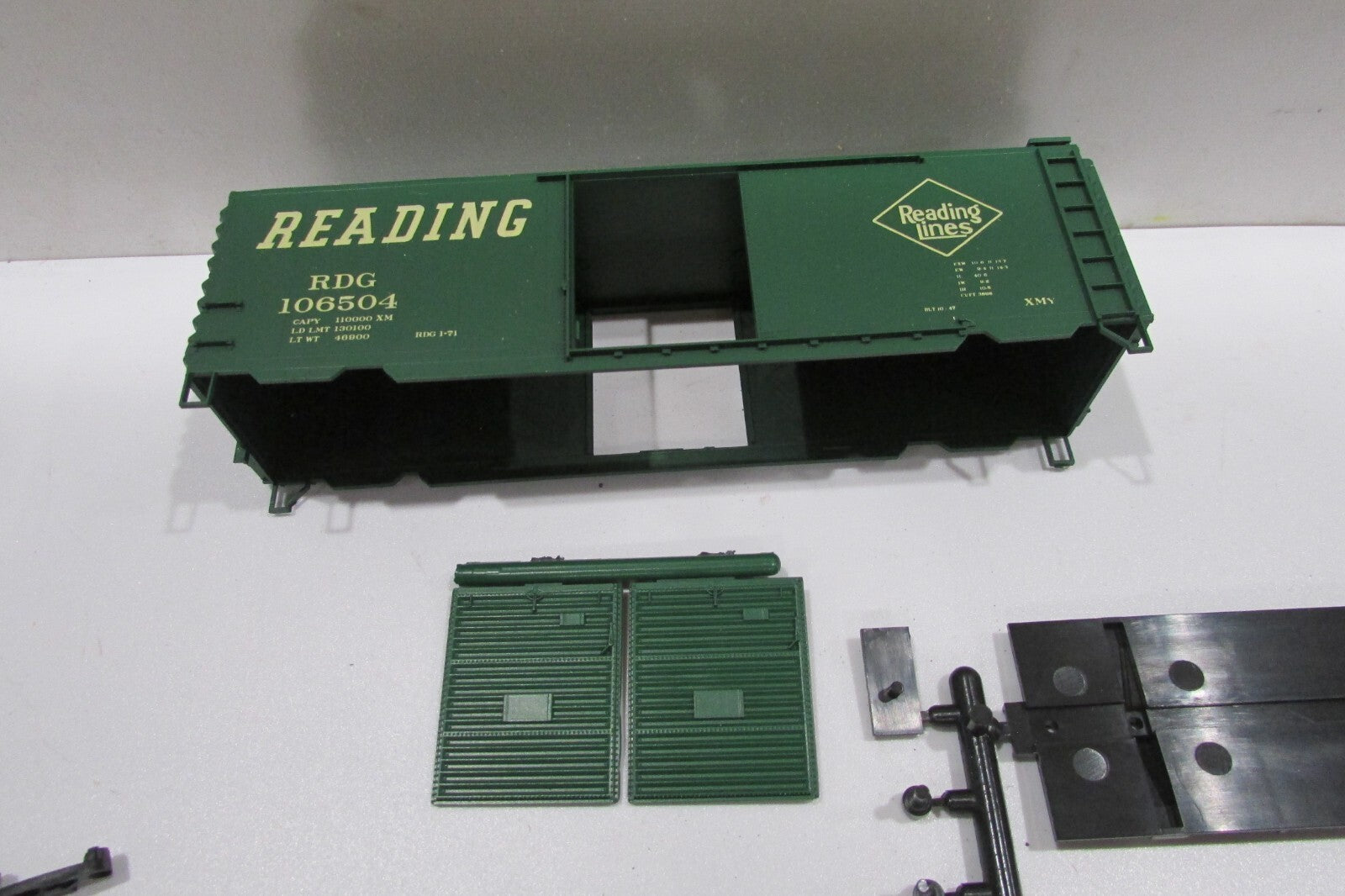 HO Scale Accurail 3404 40' PS-1 Steel Box Car Kit READING