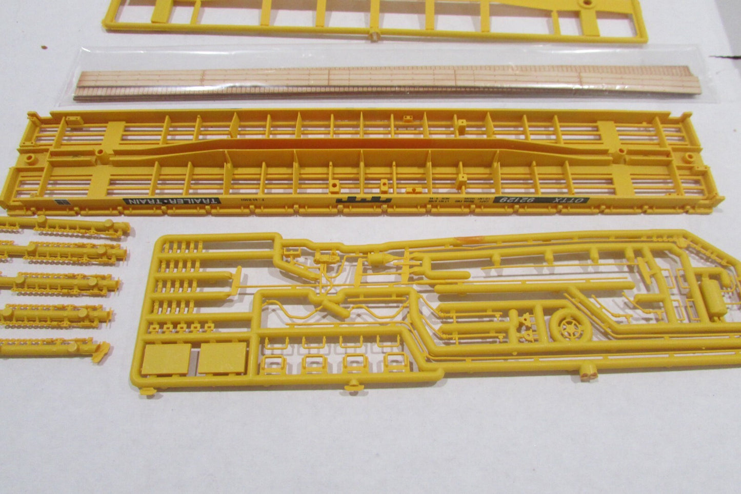 HO Scale InterMountain 41401-9 60' Wood Deck Flat Car Trailer Train Lot#4881