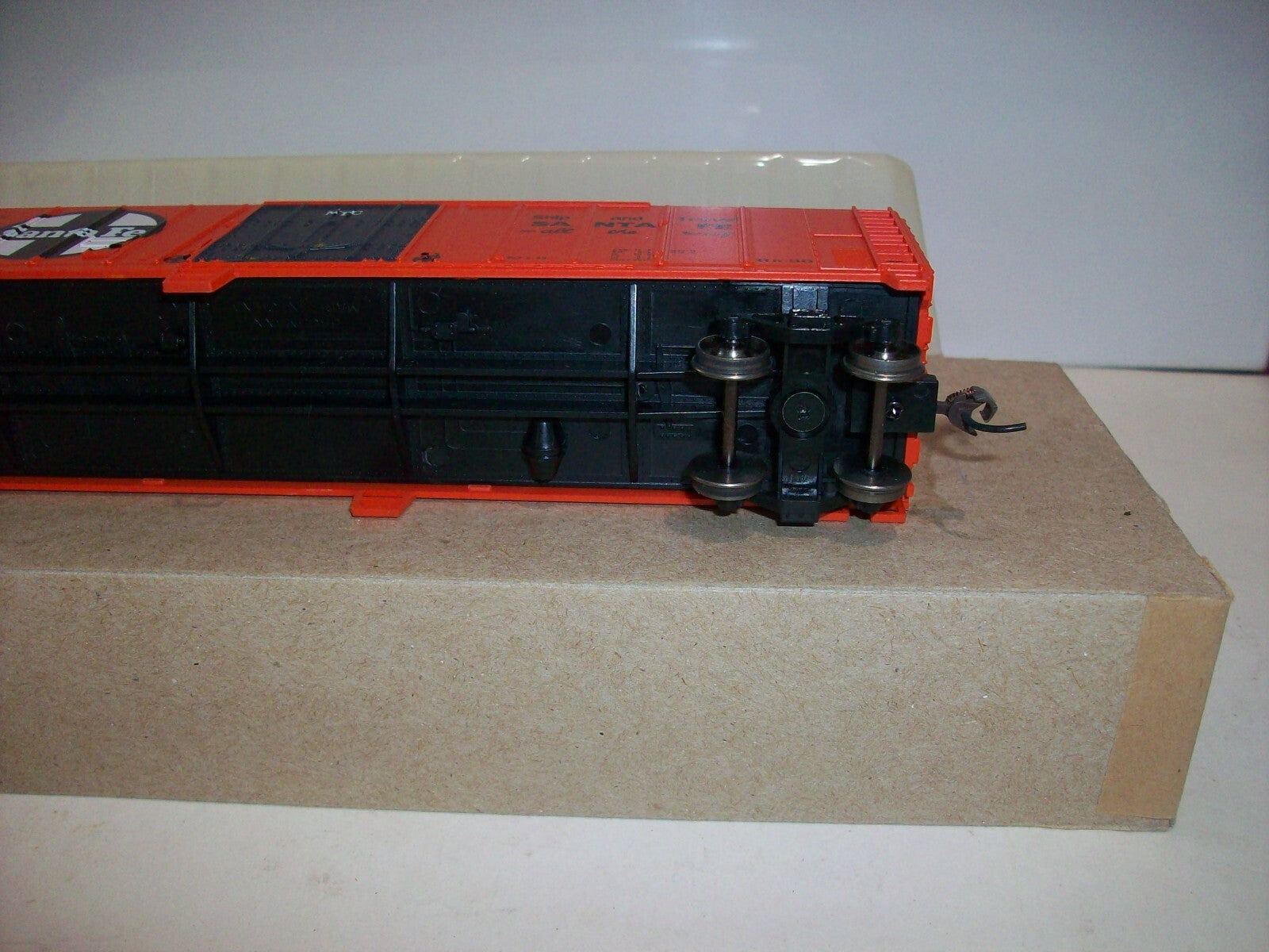 HO Scale Bachmann 50' Steel Reefer Car "Santa Fe" Lot#0455