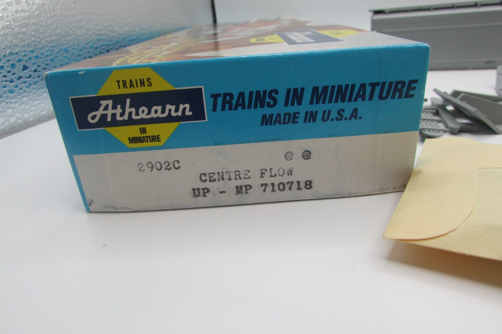 HO Scale Athearn 2902C Center Flow Covered Hopper UP-MP 710718 Lot#4192