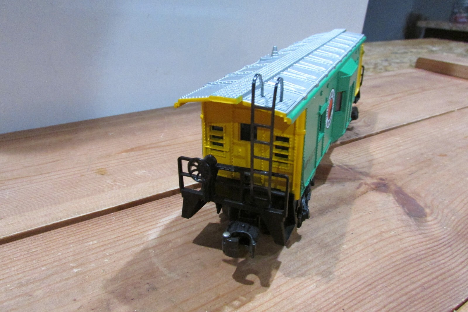 O Gauge  Lionel 6-9177 Northern Pacific Bay Window Caboose