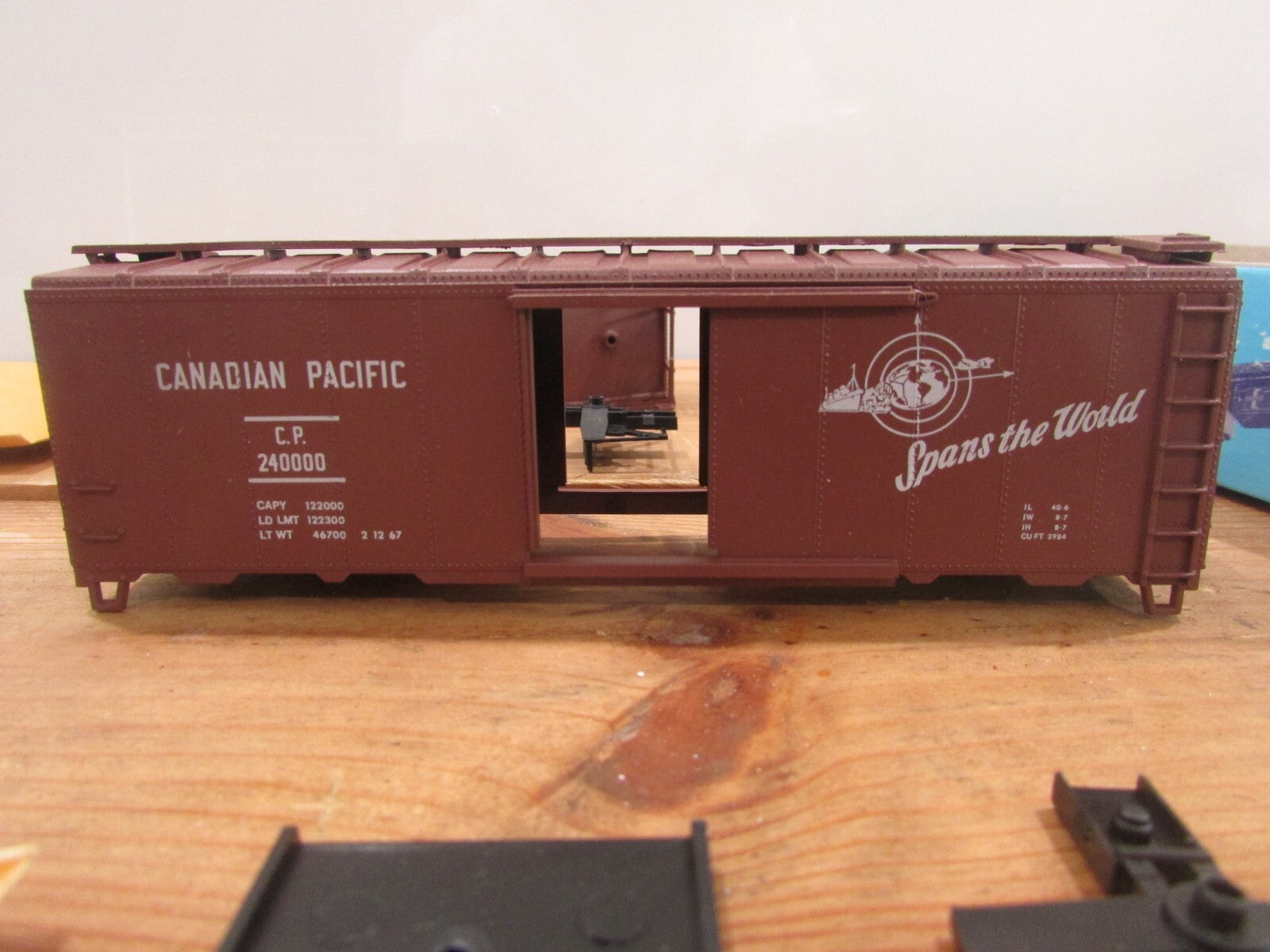 HO Scale Athearn (3) Assorted Cars Kits Canadian Pacific Lot#1910