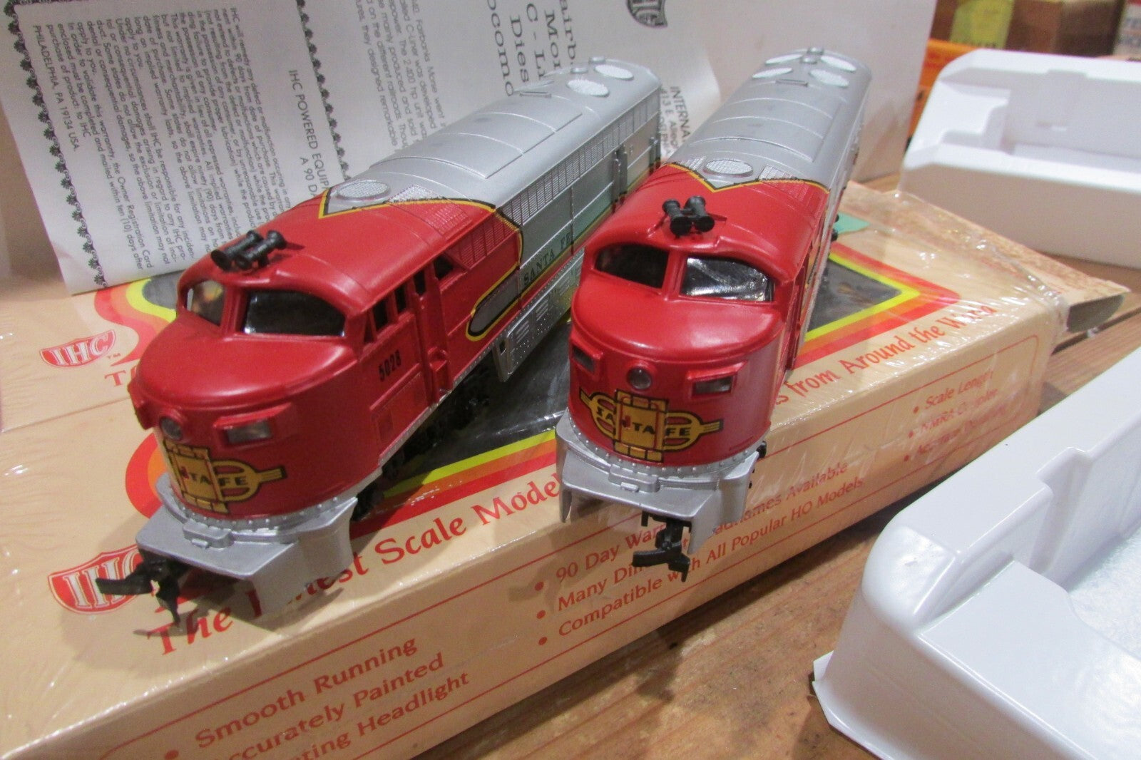 HO Scale IHC FM A-A Power & Dummy Diesel Locomotive Santa Fe  Lot#3775