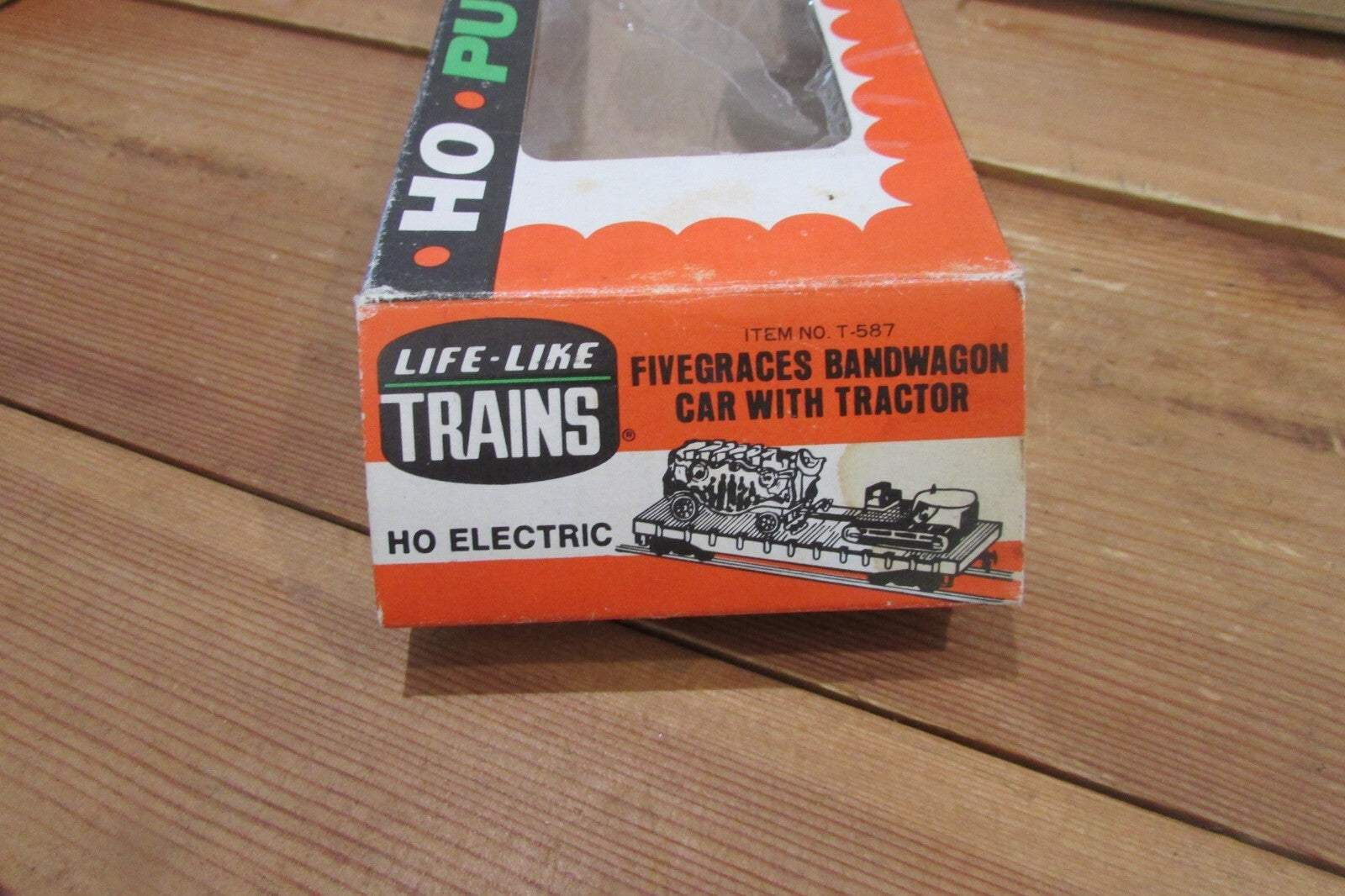 HO Scale Life-Like T587 Fivegraces Bandwagon Car with Tractor Lot#3755