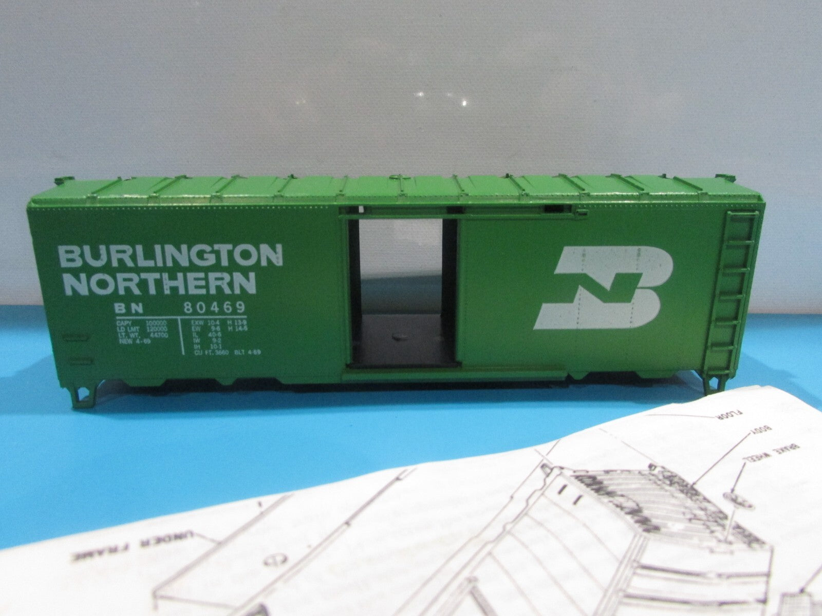 HO Scale RoundHouse B41 40' Boxcar Car Kit Burlington Northern RH4302