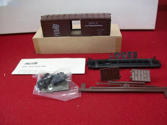 HO Scale Roundhouse 1024 40' Boxcar Car Kit Hiawatha Lot#0509