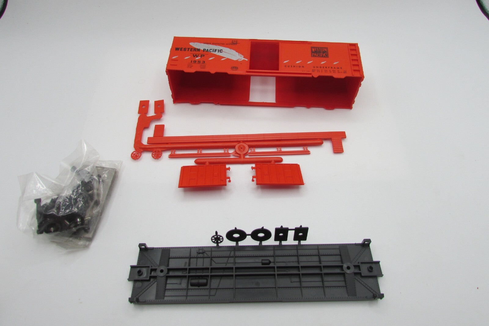 HO Scale RoundHouse 1075 40' Single Box Car Kit Western Pacific RH4793
