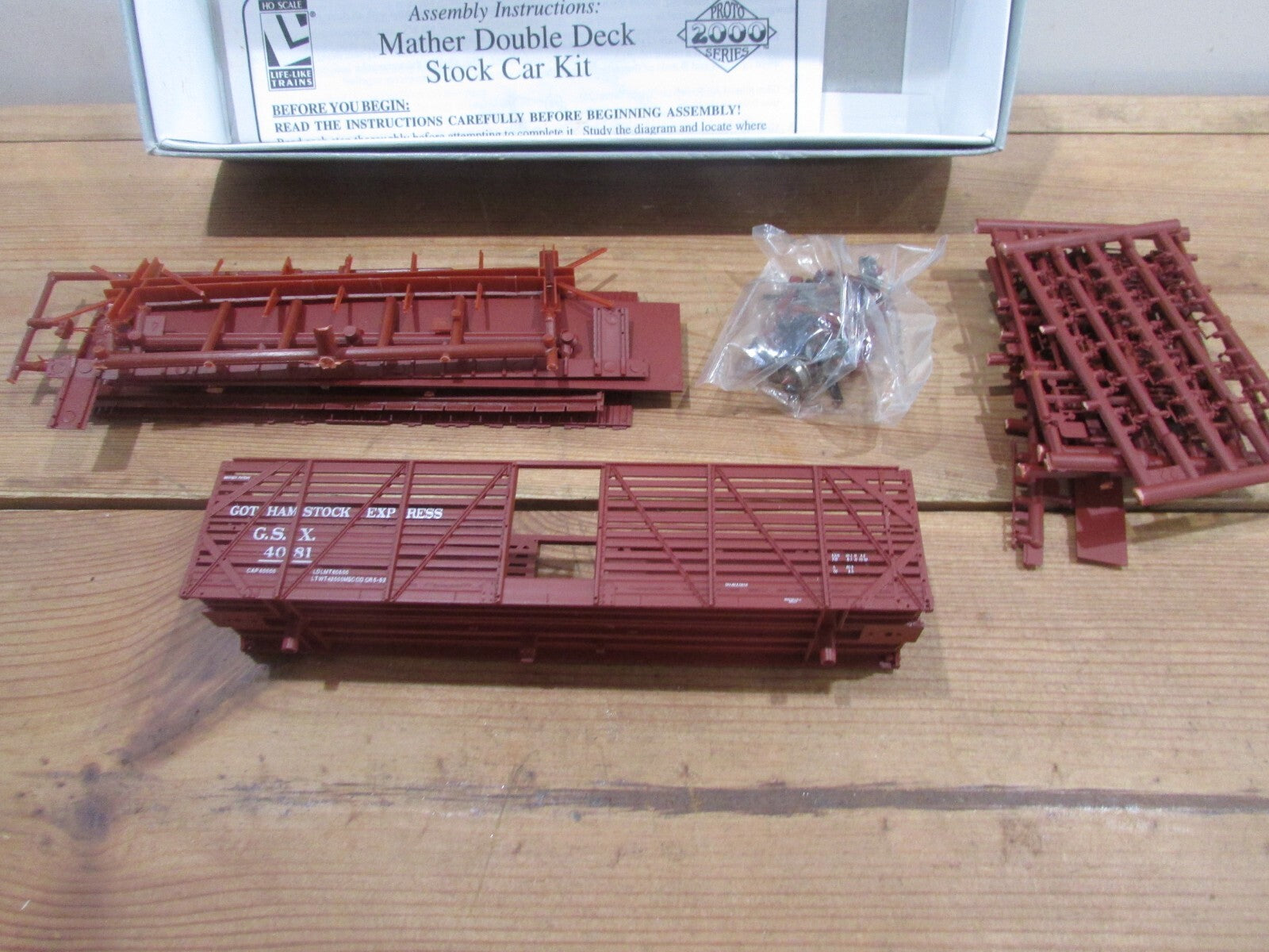 HO Scale Life-Life Proto 2000 Series (2)Mather 40' Double Stock Cars  Lot#3546